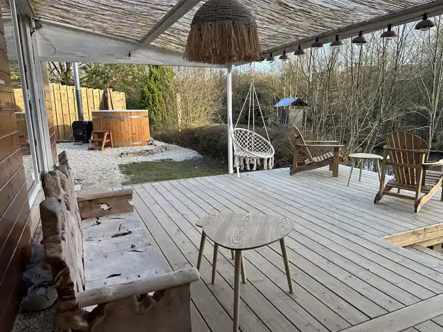 Hébergement insolite au bord d'un étang privé